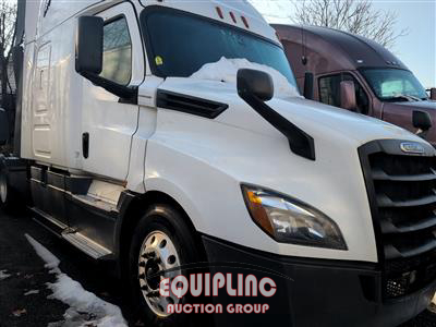 2018 Freightliner CASCADIA 6X4 T/A SLEEPER TRUCK