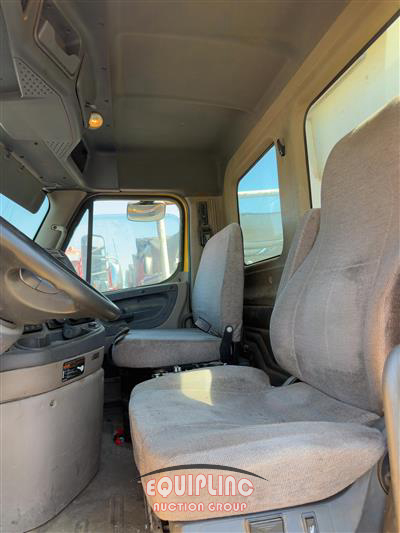 2013 Freightliner CASCADIA TRI/A DUMP TRUCK
