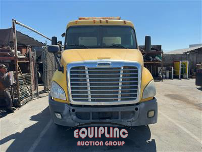 2013 Freightliner CASCADIA TRI/A DUMP TRUCK