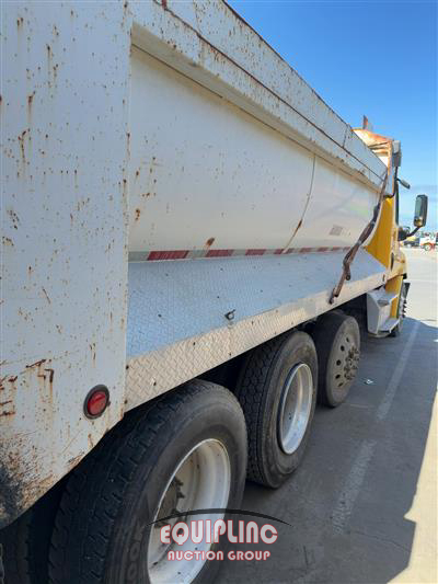 2013 Freightliner CASCADIA TRI/A DUMP TRUCK