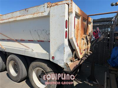 2013 Freightliner CASCADIA TRI/A DUMP TRUCK