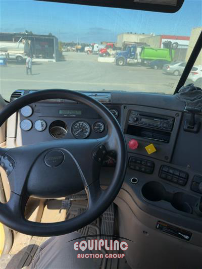 2013 Freightliner CASCADIA TRI/A DUMP TRUCK