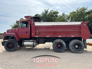 1996 Ford L8000