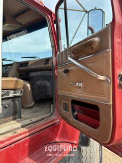 1996 Ford L8000