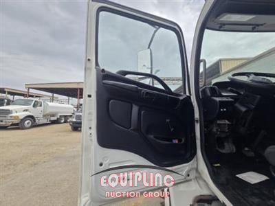 2017 Hino 268 4X2 S/A 26FT NON CDL BOX T