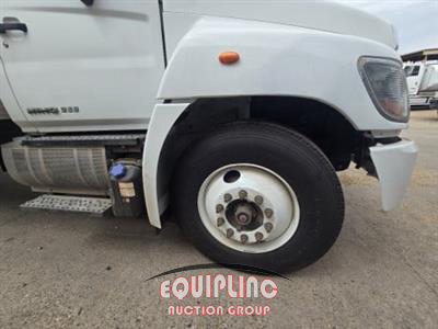 2017 Hino 268 4X2 S/A 26FT NON CDL BOX T