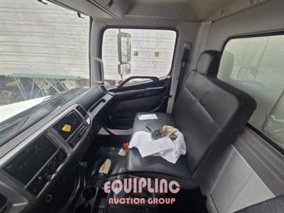 2017 Hino 268 4X2 S/A 26FT NON CDL BOX T