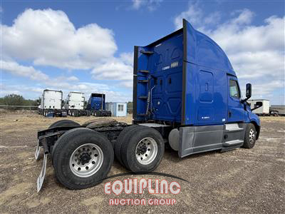2019 Freightliner CASCADIA 6X4 T/A SLEEPER TRUCK
