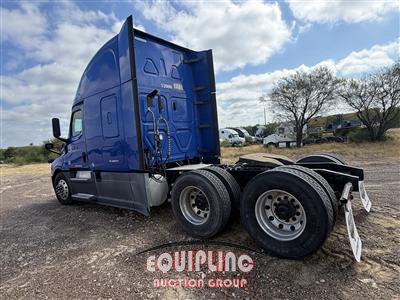 2019 Freightliner CASCADIA 6X4 T/A SLEEPER TRUCK