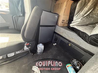 2019 Freightliner CASCADIA 6X4 T/A SLEEPER TRUCK