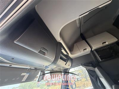 2019 Freightliner CASCADIA 6X4 T/A SLEEPER TRUCK