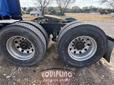 2019 Freightliner CASCADIA 6X4 T/A SLEEPER TRUCK