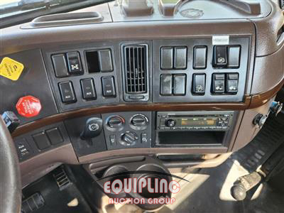 2014 Volvo VNL64T300 6X4 T/A DAY CAB TRUC