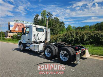 2014 Volvo VNL64T300 6X4 T/A DAY CAB TRUC
