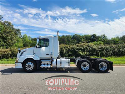 2014 Volvo VNL64T300 6X4 T/A DAY CAB TRUC