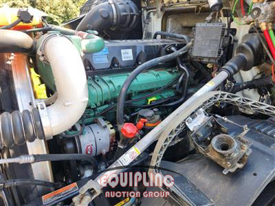 2014 Volvo VNL64T300 6X4 T/A DAY CAB TRUC