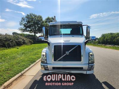 2014 Volvo VNL64T300 6X4 T/A DAY CAB TRUC