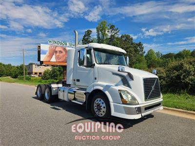 2014 Volvo VNL64T300 6X4 T/A DAY CAB TRUC