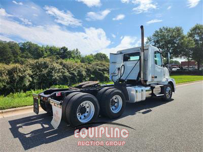 2014 Volvo VNL64T300 6X4 T/A DAY CAB TRUC