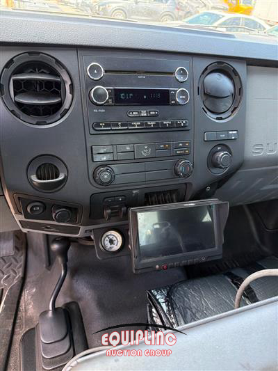2015 Ford F350 4X4 SNATCH TRUCK
