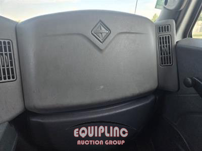 2019 International MV607 4X2 S/A 26FT NON CDL BOX