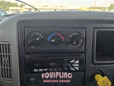 2019 International MV607 4X2 S/A 26FT NON CDL BOX