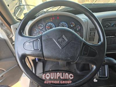2019 International MV607 4X2 S/A 26FT NON CDL BOX
