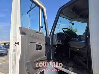 2019 International MV607 4X2 S/A 26FT NON CDL BOX