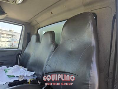 2019 International MV607 4X2 S/A 26FT NON CDL BOX