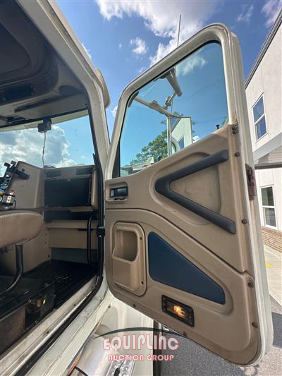 2006 International L9427