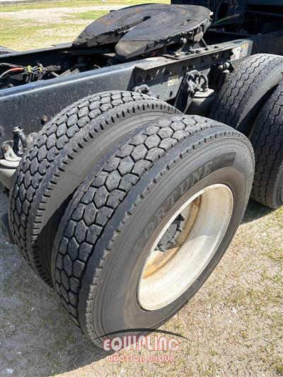 2020 Kenworth T680 6X4 T/A SLEEPER TRUCK TRA