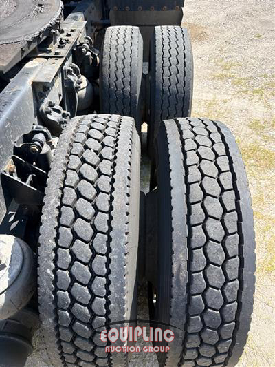 2020 Kenworth T680 6X4 T/A SLEEPER TRUCK TRA
