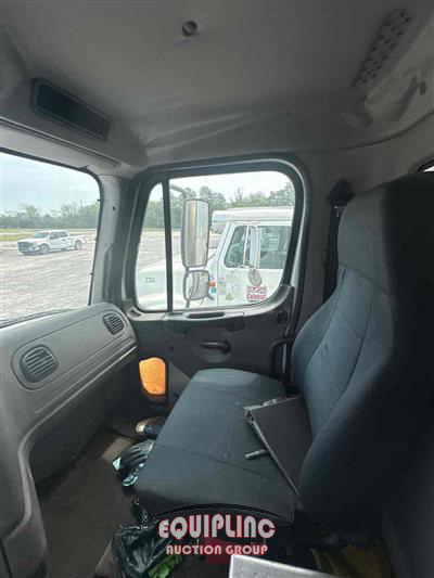 2015 Freightliner M2