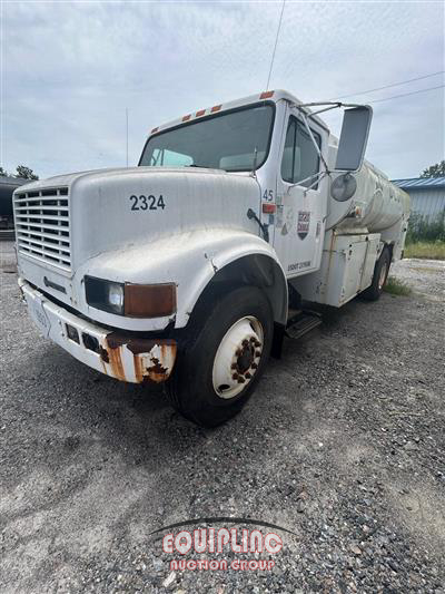 1992 International 4900 FUEL TRUCK