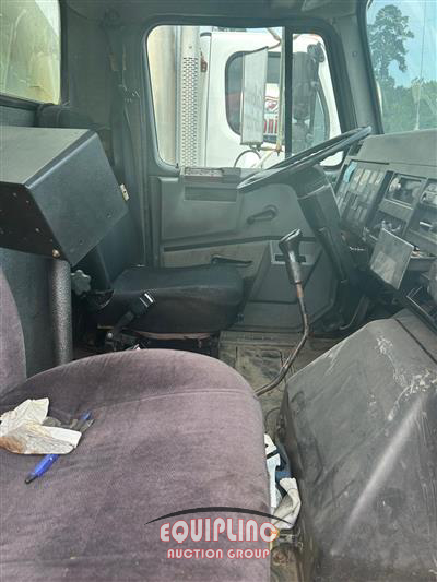 1992 International 4900 FUEL TRUCK