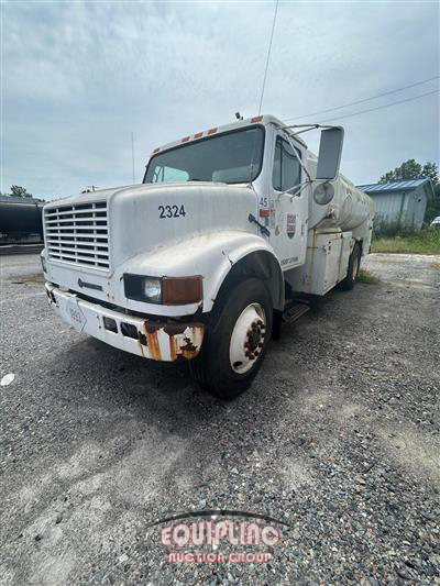 1992 International 4900 FUEL TRUCK