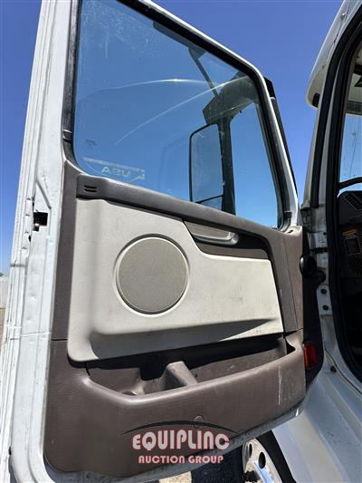 2016 Volvo VNL 6X4 T/A SLEEPER TRUCK TRAC