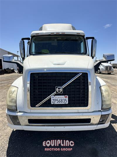 2016 Volvo VNL 6X4 T/A SLEEPER TRUCK TRAC