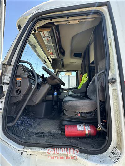 2016 Volvo VNL 6X4 T/A SLEEPER TRUCK TRAC