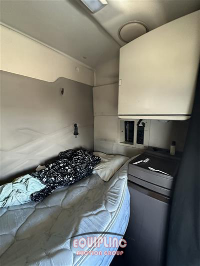 2016 Volvo VNL 6X4 T/A SLEEPER TRUCK TRAC