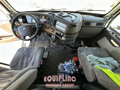 2016 Volvo VNL 6X4 T/A SLEEPER TRUCK TRAC