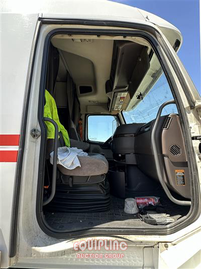 2016 Volvo VNL 6X4 T/A SLEEPER TRUCK TRAC