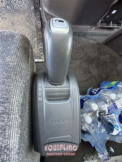 2016 Volvo VNL 6X4 T/A SLEEPER TRUCK TRAC