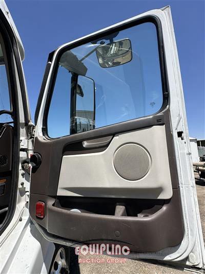 2016 Volvo VNL 6X4 T/A SLEEPER TRUCK TRAC
