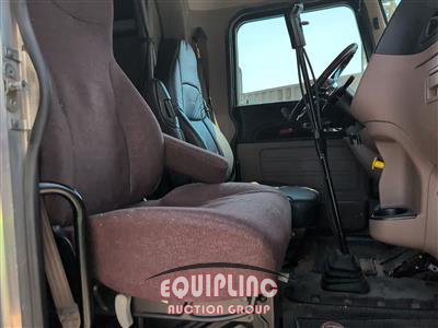 2019 Peterbilt 389 6x4 T/A SLEEPER TRUCK TRAC