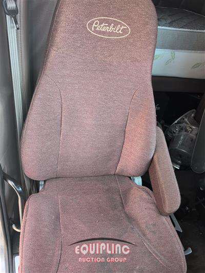 2019 Peterbilt 389 6x4 T/A SLEEPER TRUCK TRAC