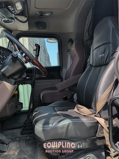 2019 Peterbilt 389 6x4 T/A SLEEPER TRUCK TRAC