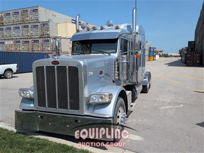 2019 Peterbilt 389 6x4 T/A SLEEPER TRUCK TRAC