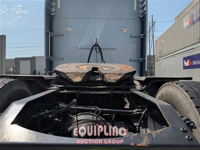 2019 Peterbilt 389 6x4 T/A SLEEPER TRUCK TRAC