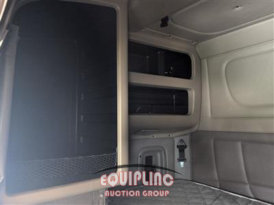 2019 Peterbilt 389 6x4 T/A SLEEPER TRUCK TRAC